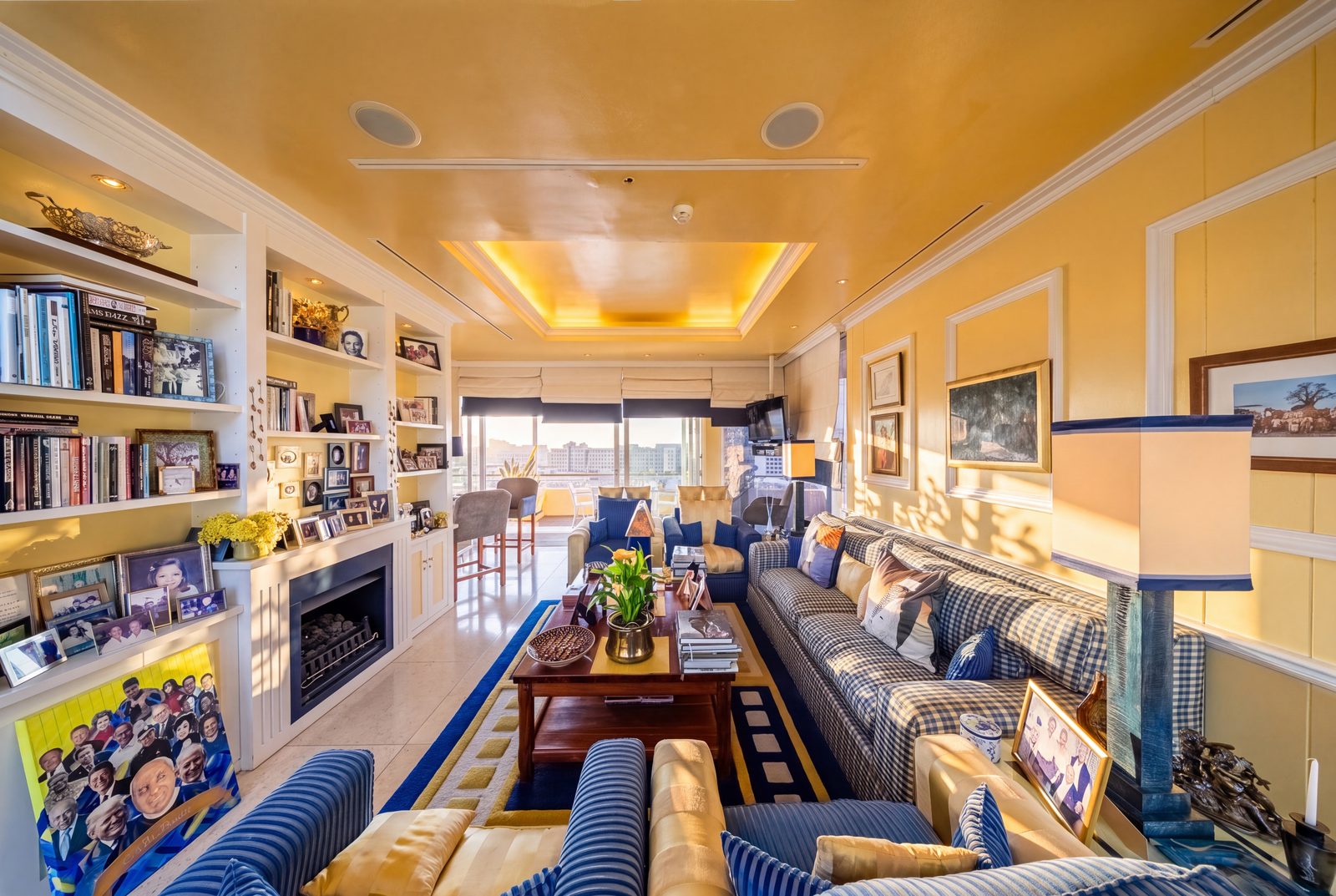 The family lounge toward the terrace